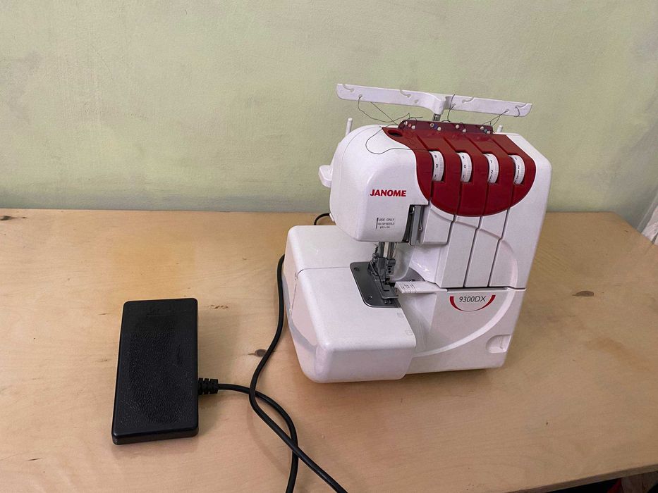 Оверлок Janome 9300DX