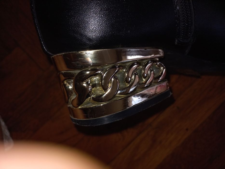 Боти с леко токче