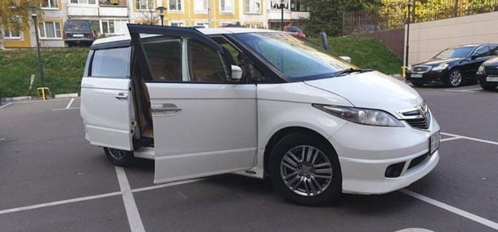 Заказ Такси комфорт минивэн 7 мест встречи с аэропорта