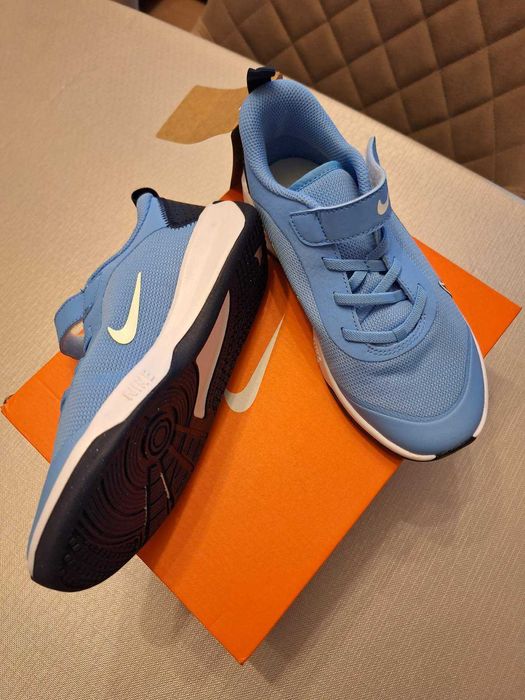 Продавам чисто нови маратонки Nike