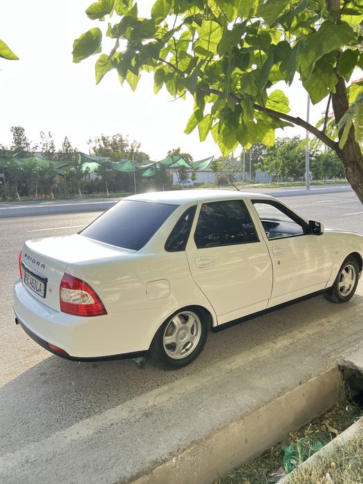 Lada Priora Sotiladi