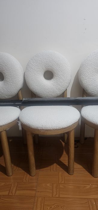 Стулья из натурального дуба.