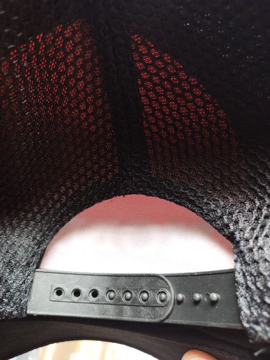 Шапки на Honda Marc Marquez HRC червено и черно!