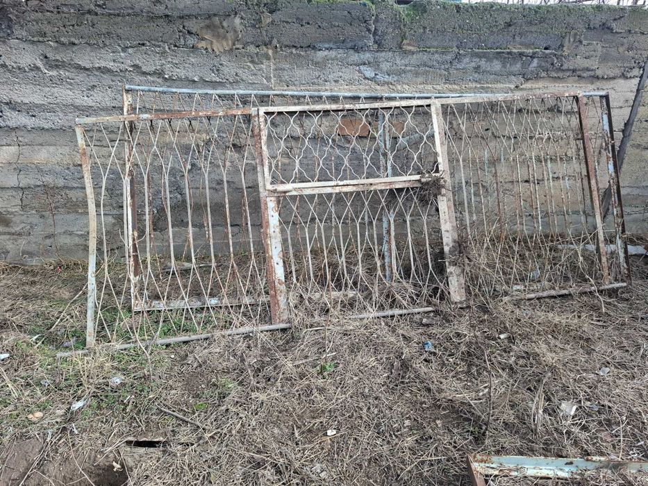 Решетка, дверь металлическая