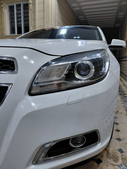 Malibu 1 pazitsiya-3 juda yaxshi xolatda rangi oq