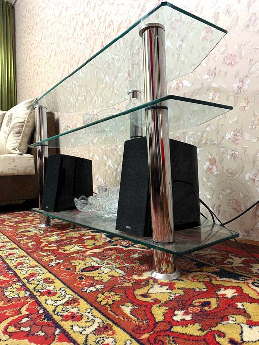 Подставка стеклянная трёхъярусная под телевизор