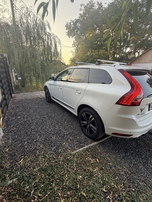 Volvo XC60 D5 AWD Geartronic | 220 CP | 2016 | Premium | Panoramic | Piele | ACC