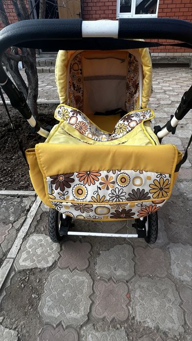 Коляска с люлькой