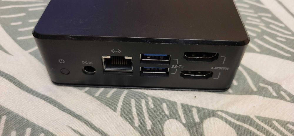 BELKIN Dual Display USB-C Dock se vinde cum se vede fara alte accesori  (Nu stiu ce e cu el nu e testat)