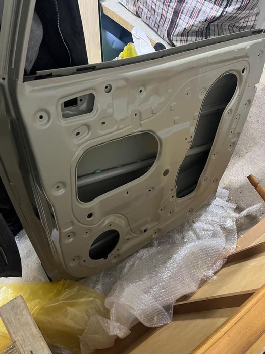 Передняя Дверь на hyundai custin