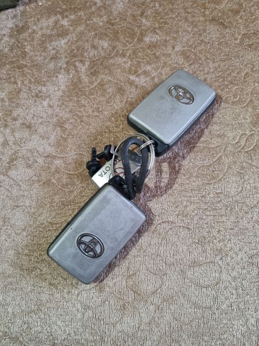 Kлючове за Тоута Rav 4 след 2007година