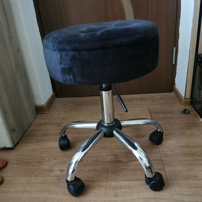 Taburet rotativ cu roți