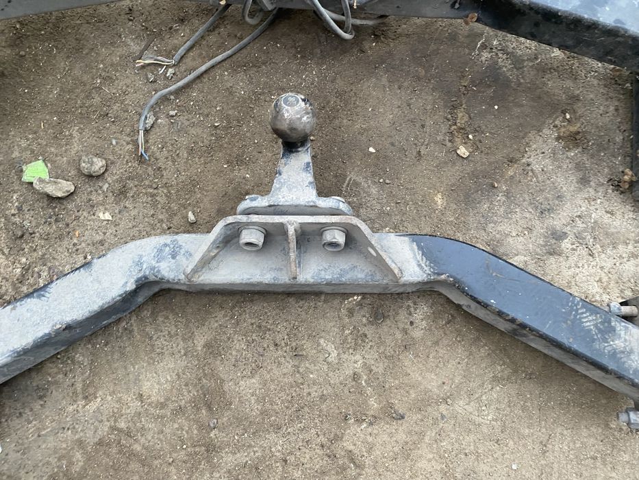 Фаркоп на ландкрузер 200