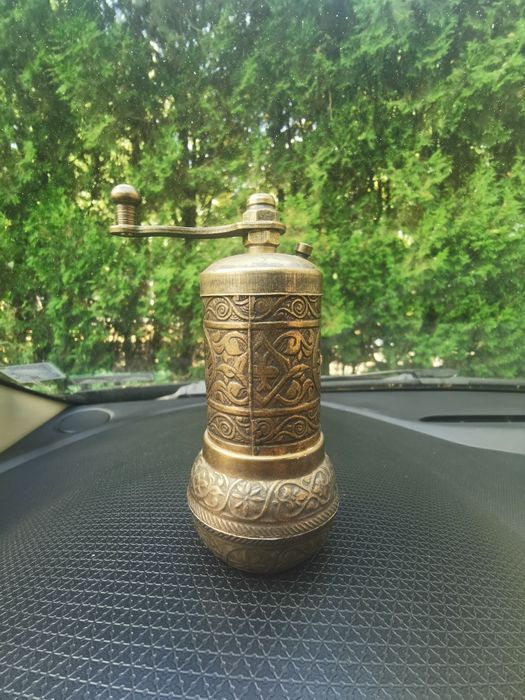 Антикварна мелничка