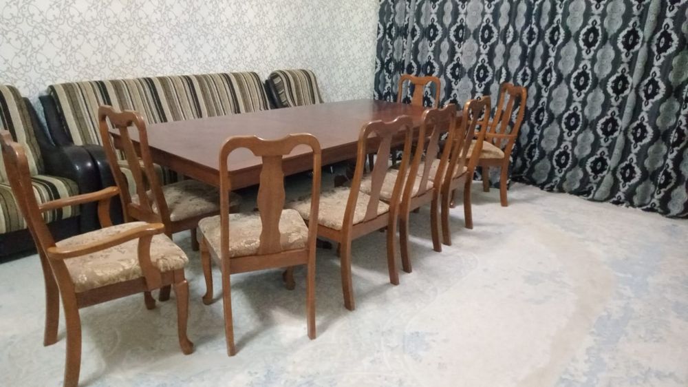 Продам стол со стульями.