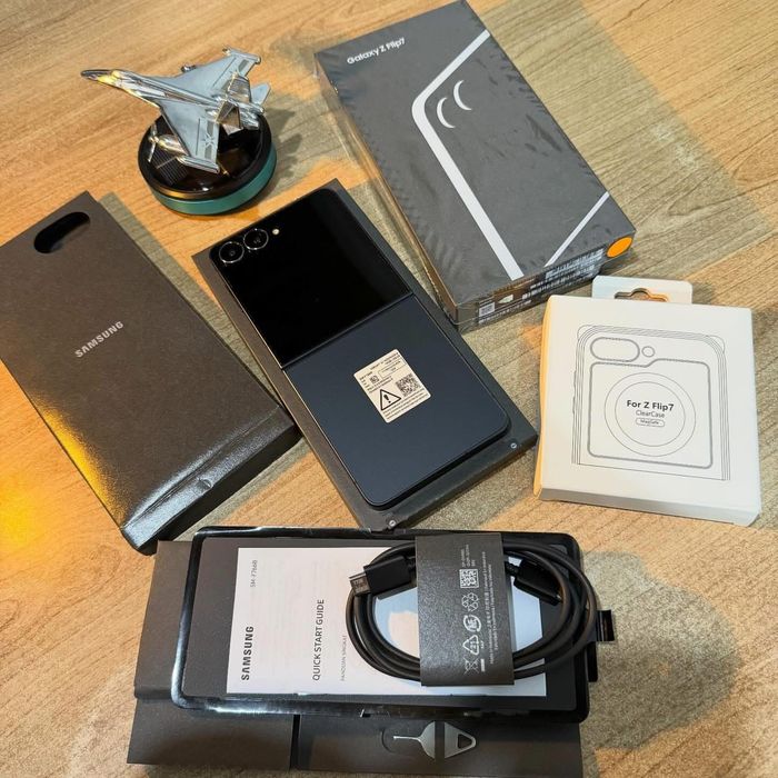 Samsung Z Flip 7  12/256gb Jet Black