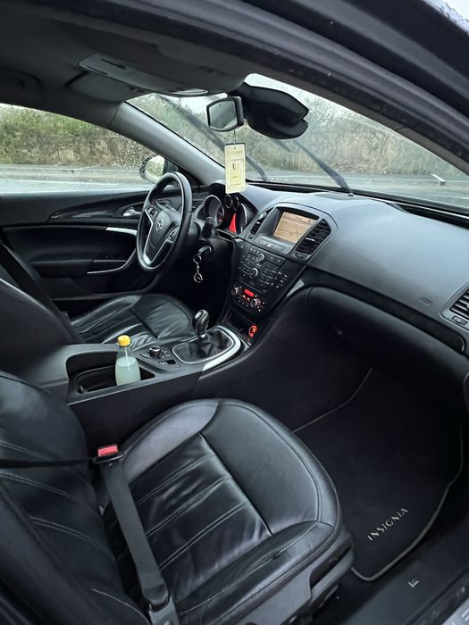 Vand Opel Insgnia 2010 2.0full întro stare foarte buna pret negociabil