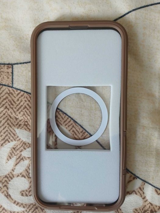 Carcasă iPhone 16 Pro Max 6.9” MagSafe + sticlă 9H FULL PROTECȚIE – NOUĂ (mică zgârietură spate)
