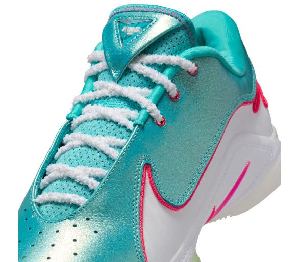 Мьжки кецове Nike LeBron 22 Men’s Xmas