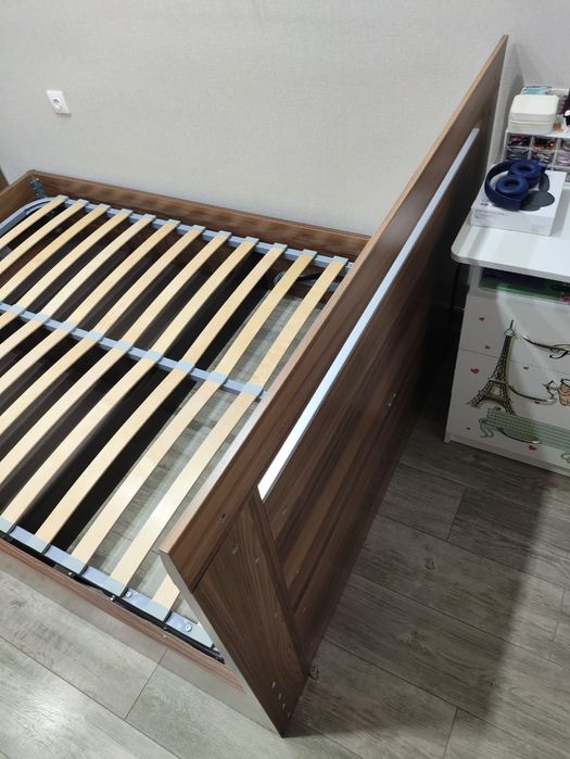 Продам кровать 140*200
