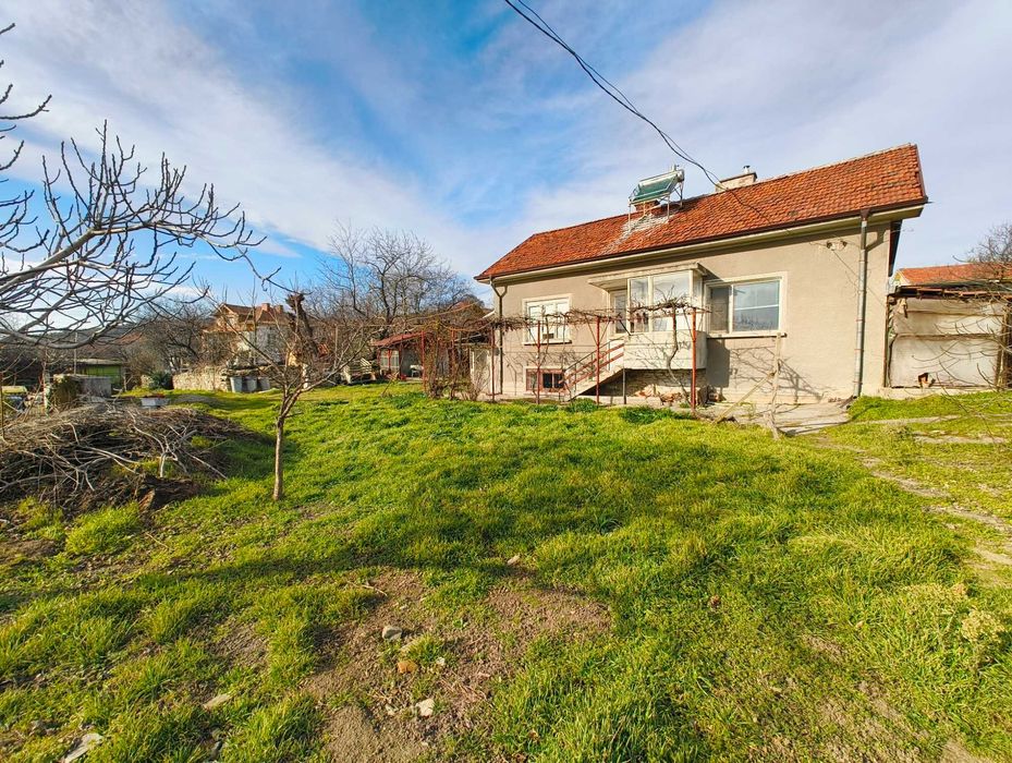 Продаваме имот с къща - с. Богомилово