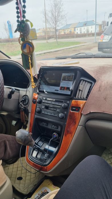 Продаю машину Lexus