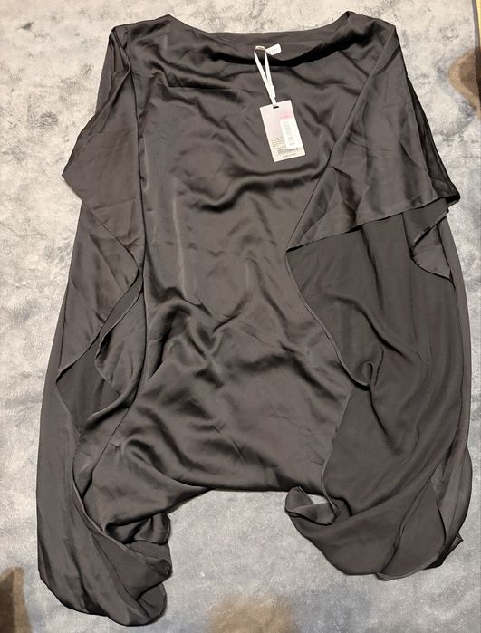 Marciano by Guess червено боди и златна/черна рокля Carnen Charm