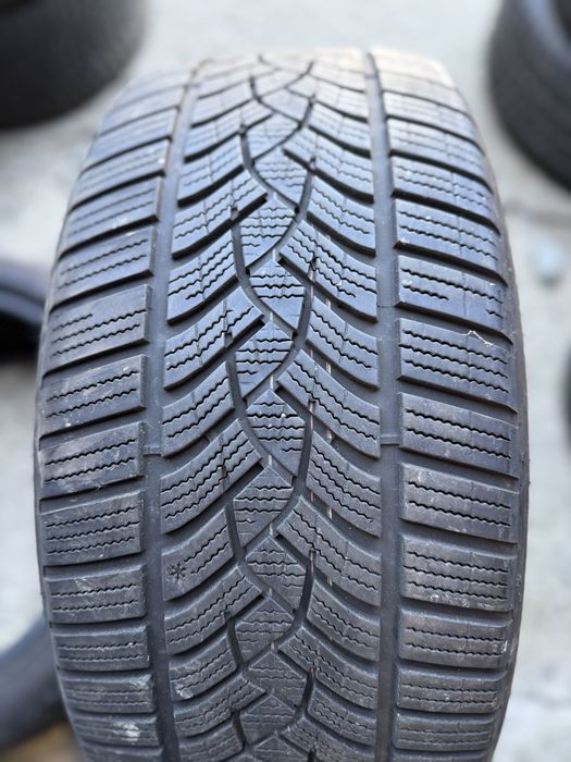 2x 245 40 19 Goodyear Ultragrip Performance (*)