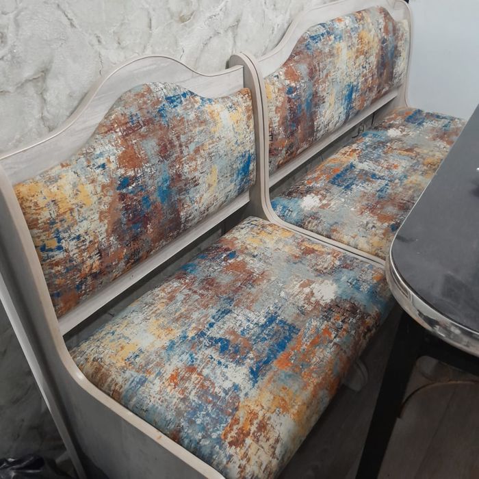 Продам, колонка (самбуфер), морозилку, кухонный диванчик.