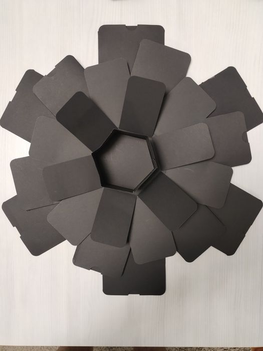 Un cadou de neuitat - cutie explozivă