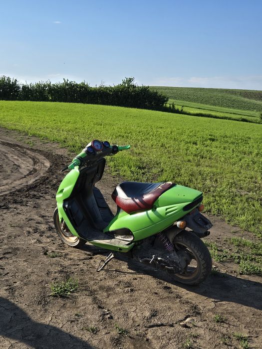 Vând/schimb  scuter malaguti f12