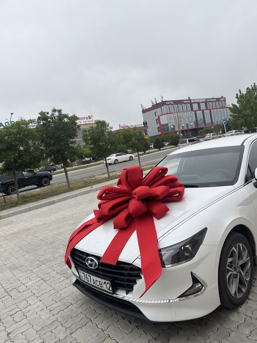 Красный бант на машину