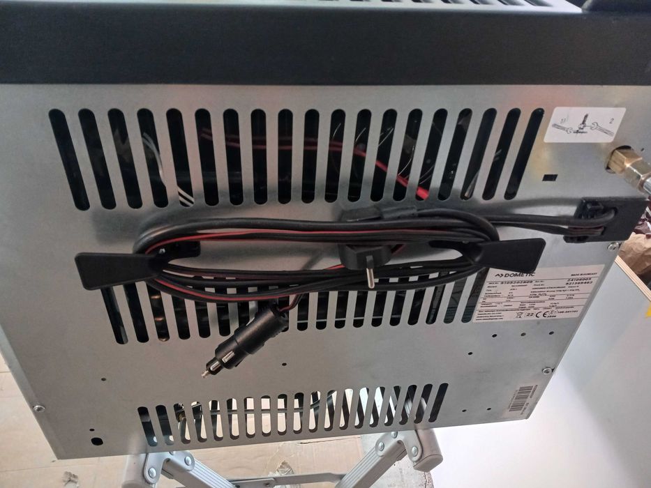 Хладилник Dometic на газ ,12 и 220v