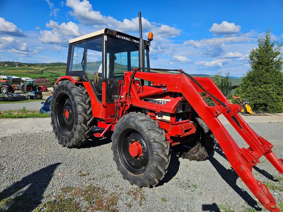 Case IH 733 Tractor International 733 cu incarcator