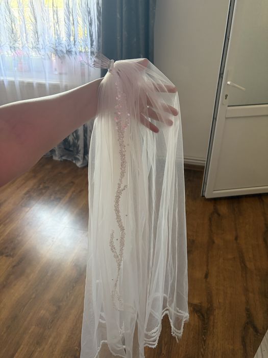 Vand rochie de mireasa, voalul, cercei, diadema
