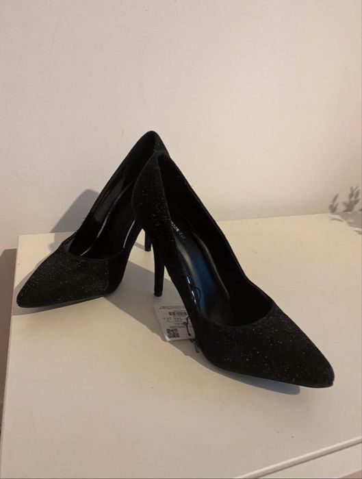 Pantofi Stiletto Negri cu sclipici Berska