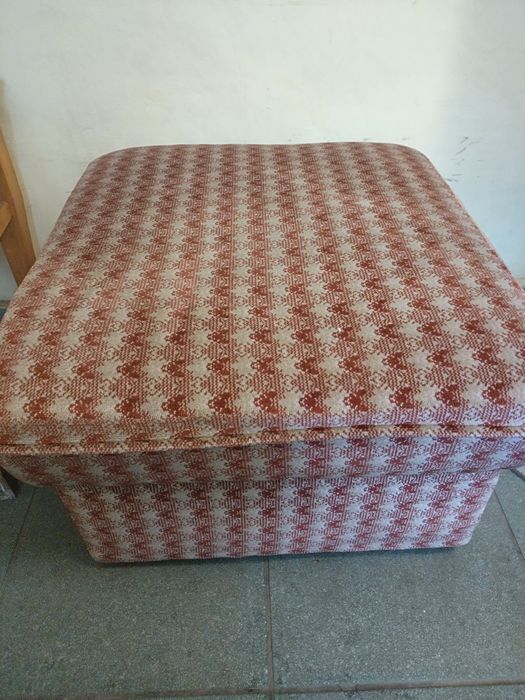 Мека табуретка 50 см х 50 см х 40 см