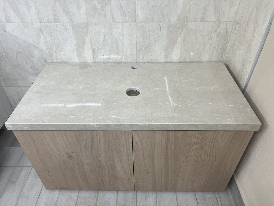Мраморен плот с шкаф за баня или кухня