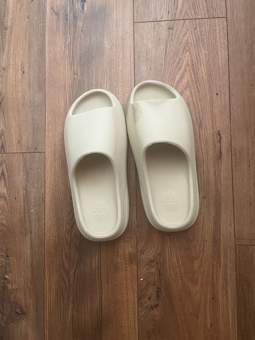 Продавам yezzy slide