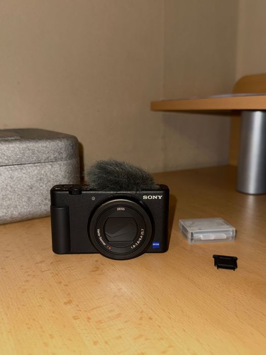 фотоапарат Sony ZV + 2 батерии