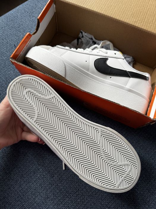 Продам кроссовки