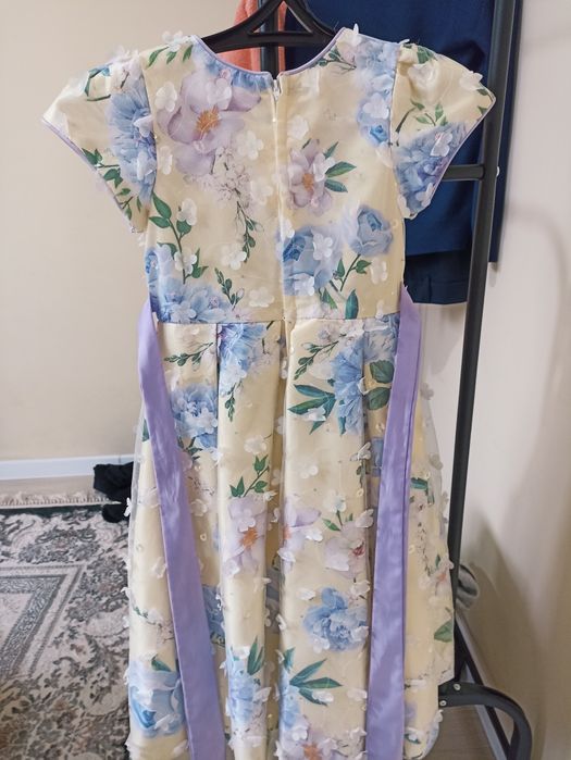 Продам платье красивое