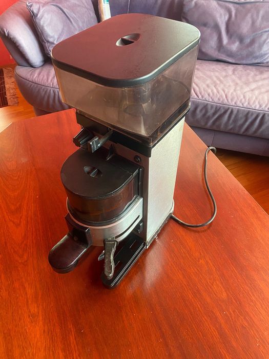 Rasnita cafea profesionala La Cimbali Cadet functionala, bar, cafenea