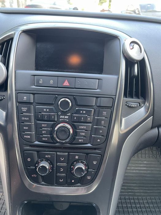 Продавам Опел Астра J