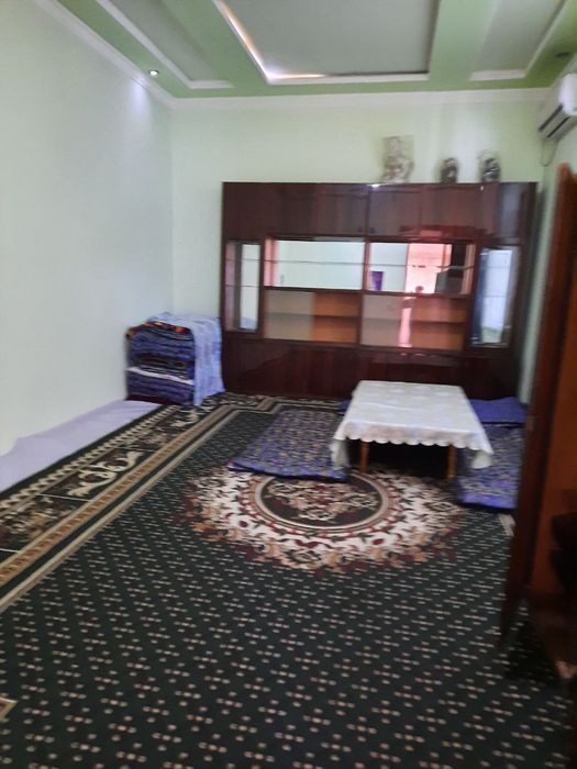 Hovli uyda xona ijaraga beriladi, gaz, suv, svet hamma sharoitlari bor