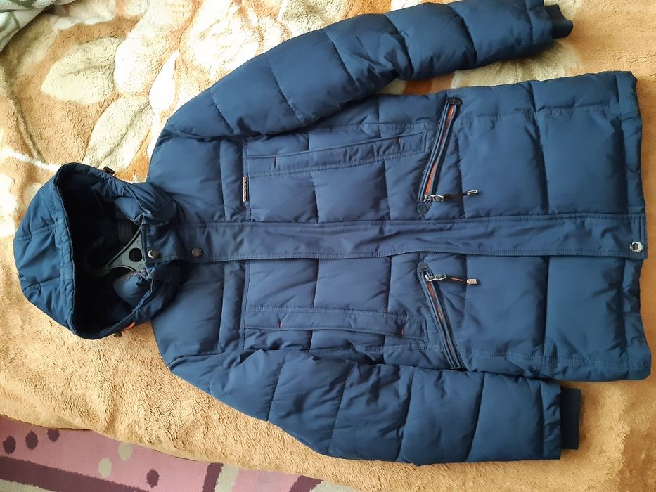 Продаю зимнюю куртку