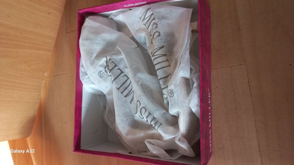 Продаю босоножки