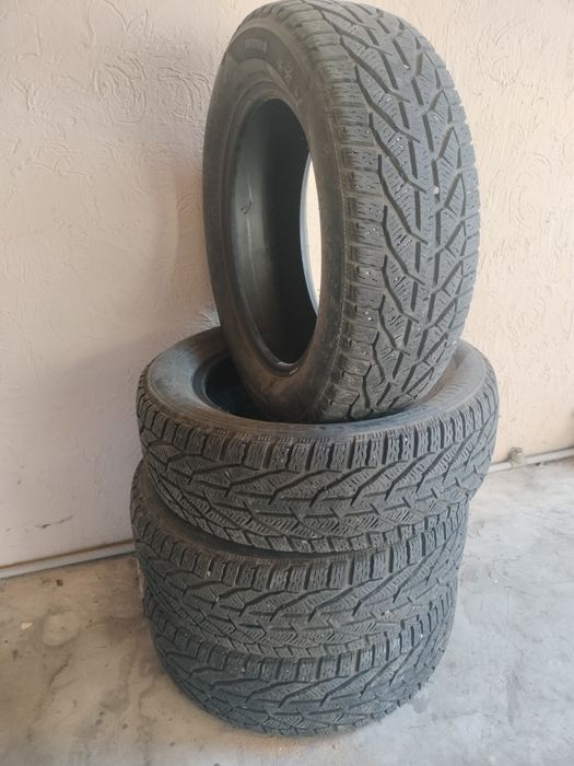 Продам комплект зимних шин.