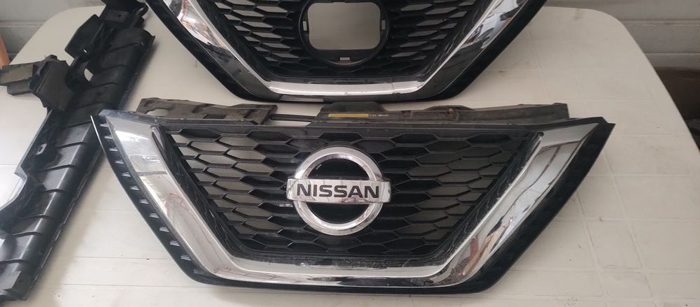 Grila bara fata , trager Nissan Qashqai J11