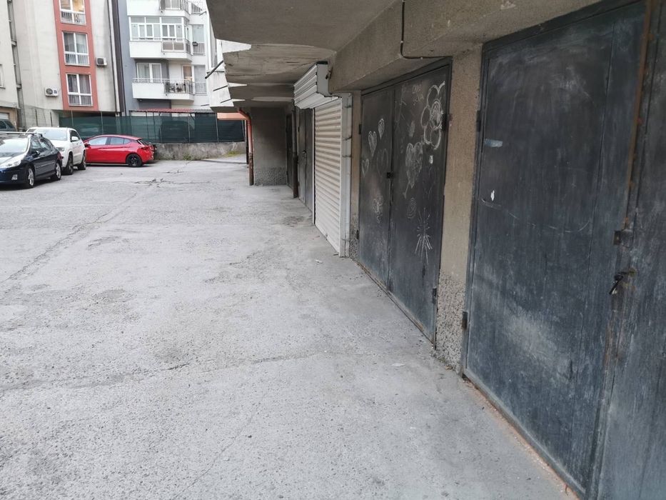 Дава се под наем Гараж / Паркомясто в София, Банишора - 15 кв.м за 127.5 € - Снимка #1